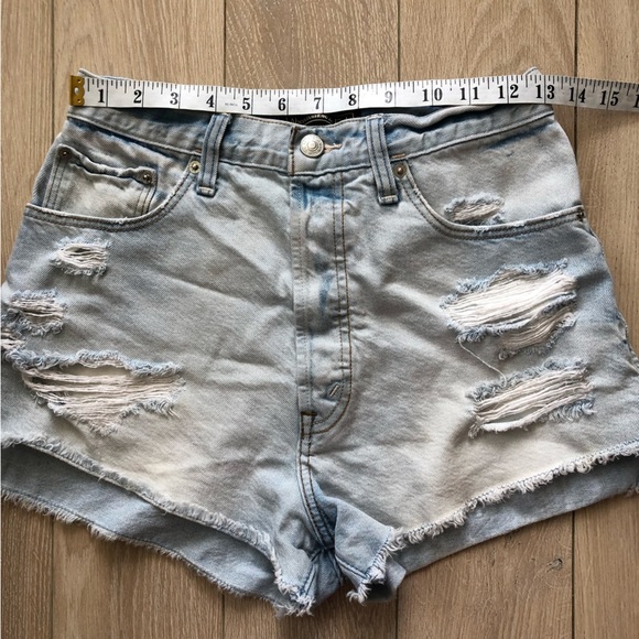 Abercrombie & Fitch Distressed Jean Shorts Women’s Size 26 x 2 - Picture 2 of 11